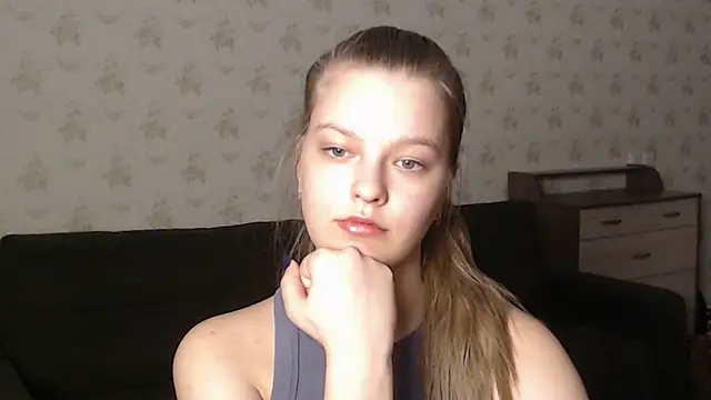 Snapshot of EmySway chatting on 03-15-25, 04:54 EmySway online show from 03-15-25, 04:54