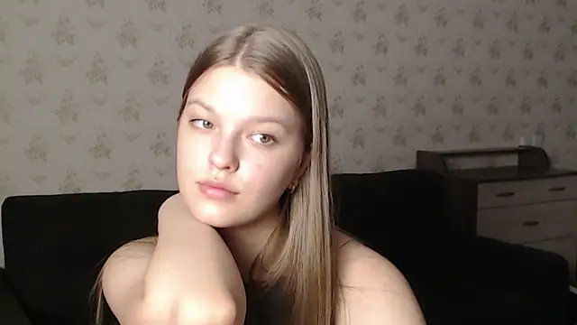 Snapshot of EmySway chatting on 02-22-25, 09:04 EmySway online show from 02-22-25, 09:04