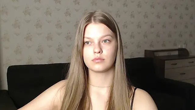 Snapshot of EmySway chatting on 02-25-25, 02:48 EmySway online show from 02-25-25, 02:48