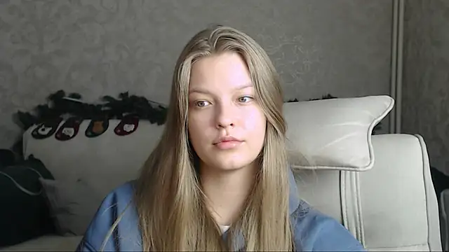Snapshot of EmySway chatting on 01-24-25, 08:43 EmySway online show from 01-24-25, 08:43