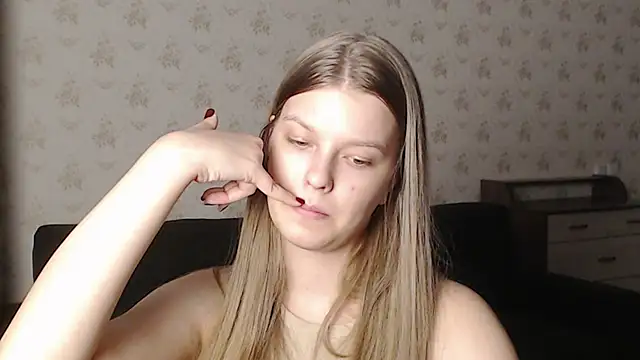 Snapshot of EmySway chatting on 02-12-25, 12:33 EmySway online show from 02-12-25, 12:33