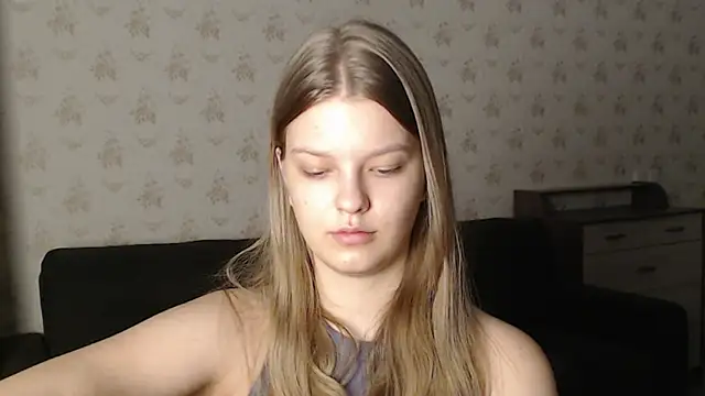 Snapshot of EmySway chatting on 01-21-25, 02:05 EmySway online show from 01-21-25, 02:05