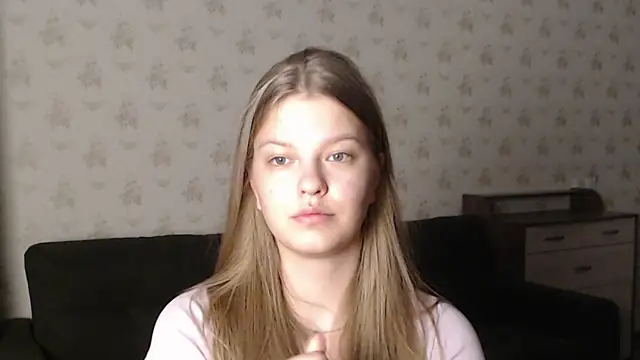 Snapshot of EmySway chatting on 01-21-25, 01:50 EmySway online show from 01-21-25, 01:50