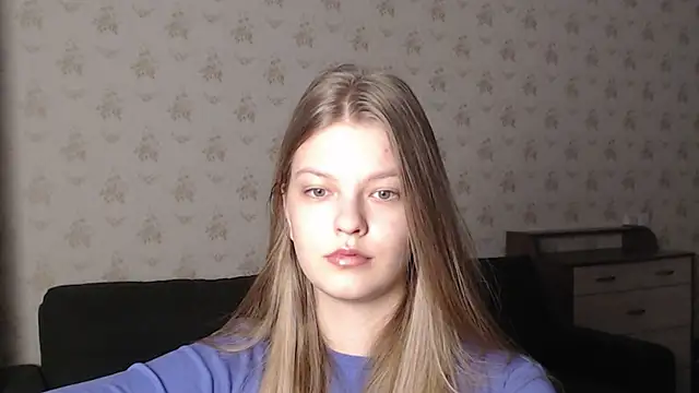 Snapshot of EmySway chatting on 12-29-24, 05:54 EmySway online show from 12-29-24, 05:54