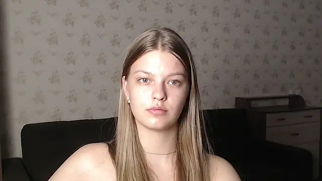 Snapshot of EmySway chatting on 12-28-24, 02:32 EmySway online show from 12-28-24, 02:32
