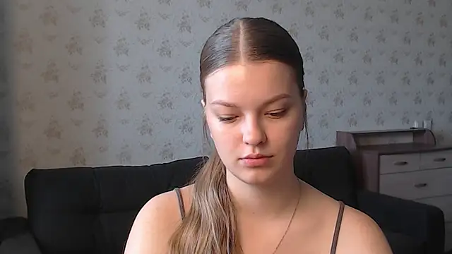 Snapshot of EmySway chatting on 10-14-25, 05:19 EmySway online show from 10-14-25, 05:19