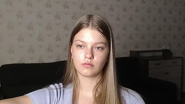 Snapshot of EmySway chatting on 12-22-24, 09:09 EmySway online show from 12-22-24, 09:09