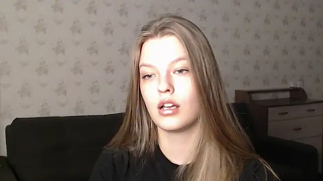 Snapshot of EmySway chatting on 03-13-25, 03:00 EmySway online show from 03-13-25, 03:00