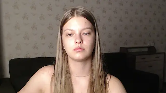Snapshot of EmySway chatting on 12-28-24, 05:46 EmySway online show from 12-28-24, 05:46
