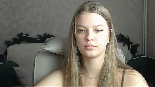 Snapshot of EmySway chatting on 01-31-25, 04:36 EmySway online show from 01-31-25, 04:36