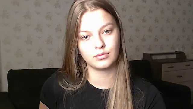 Snapshot of EmySway chatting on 10-04-25, 11:56 EmySway online show from 10-04-25, 11:56