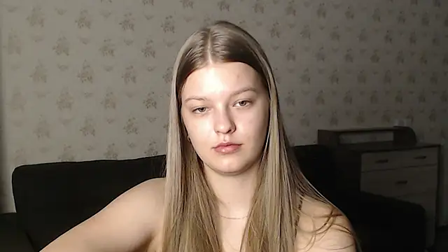 Snapshot of EmySway chatting on 12-27-24, 04:54 EmySway online show from 12-27-24, 04:54