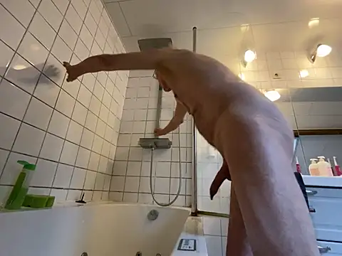 Snapshot of martxxxxx chatting on 12-24-24, 10:11 martxxxxx online show from 12-24-24, 10:11