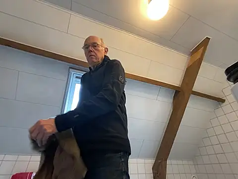 Snapshot of martxxxxx chatting on 12-20-24, 09:54 martxxxxx online show from 12-20-24, 09:54