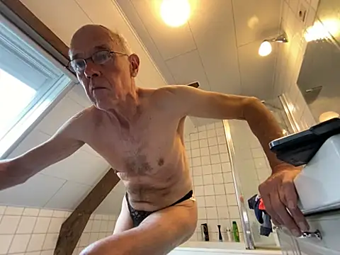 Snapshot of martxxxxx chatting on 09-18-25, 09:56 martxxxxx online show from 09-18-25, 09:56