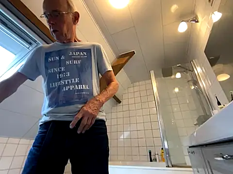 Snapshot of martxxxxx chatting on 10-16-25, 08:55 martxxxxx online show from 10-16-25, 08:55