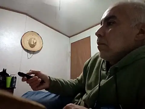 Snapshot of Xoc8_ chatting on 12-15-25, 04:57 Xoc8 online show from 12-15-25, 04:57