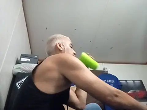 Snapshot of Xoc8_ chatting on 10-18-25, 12:56 Xoc8 online show from 10-18-25, 12:56