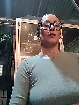 Snapshot of SelenaHouston chatting on 02-13-26, 12:21 SelenaHouston online show from 02-13-26, 12:21