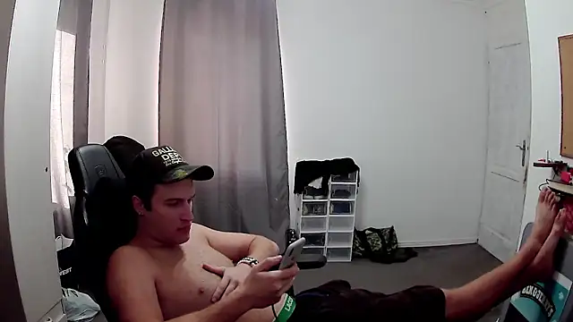 PKrisztian online show from 10-13-25, 01:34