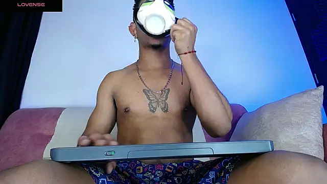 Snapshot of Palo_santo chatting on 06-03-26, 10:49 Palo santo online show from 06-03-26, 10:49