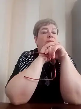 Snapshot of Lee_Nell chatting on 03-17-25, 02:19 Lee Nell online show from 03-17-25, 02:19