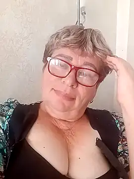 Snapshot of Lee_Nell chatting on 10-15-25, 04:11 Lee Nell online show from 10-15-25, 04:11