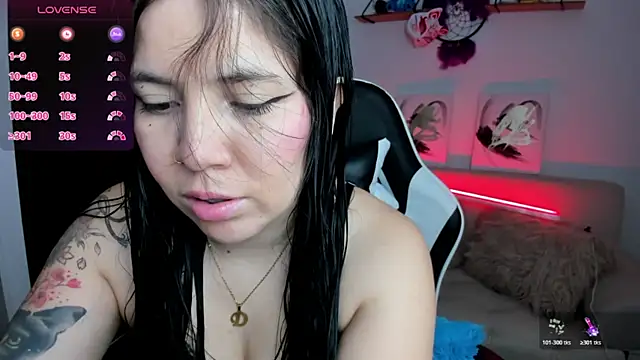Snapshot of AilynRed chatting on 10-19-25, 01:30 AilynRed online show from 10-19-25, 01:30
