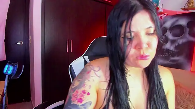 Snapshot of AilynRed chatting on 05-31-26, 01:55 AilynRed online show from 05-31-26, 01:55