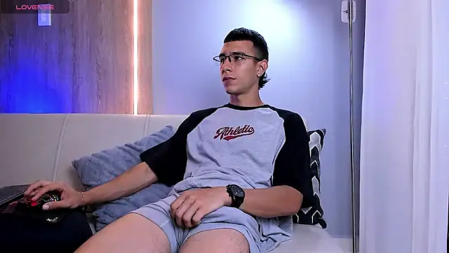 SymonPrince online show from 11-30-25, 01:06