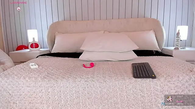 Snapshot of Maia_Collins chatting on 02-24-26, 07:59 Maia Collins online show from 02-24-26, 07:59