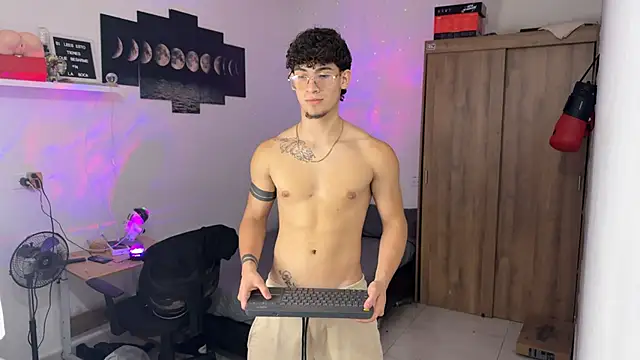 Kisan Smith online show from 10-19-25, 06:16