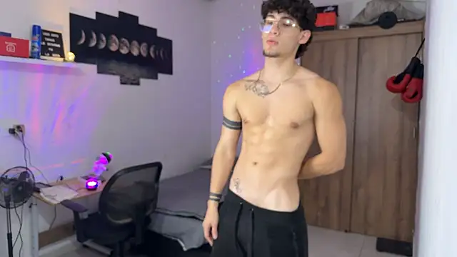 Kisan Smith online show from 11-18-25, 02:16