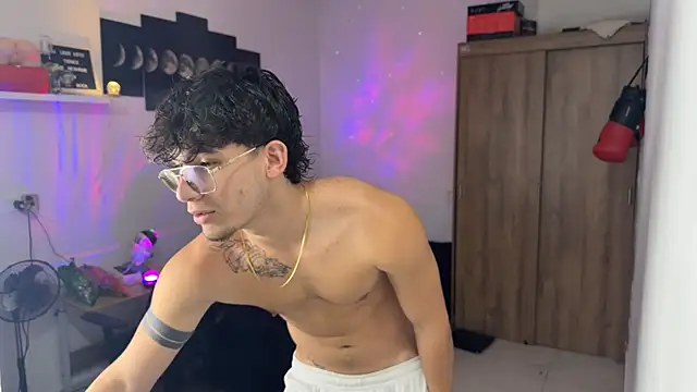 Kisan Smith online show from 10-13-25, 02:57