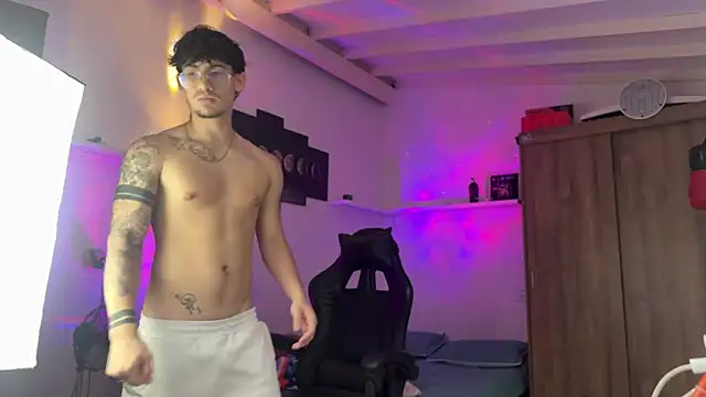 Kisan Smith online show from 04-13-26, 03:32