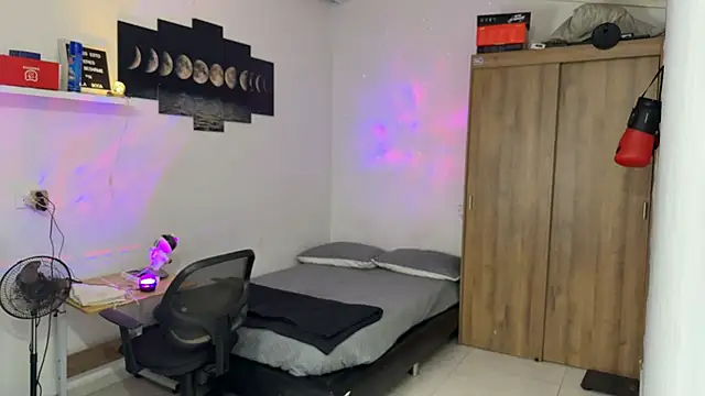 Kisan Smith online show from 11-24-25, 02:00