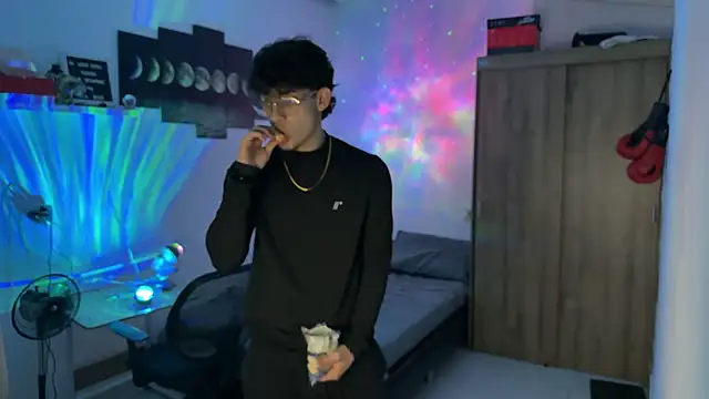 Kisan Smith online show from 10-21-25, 03:28