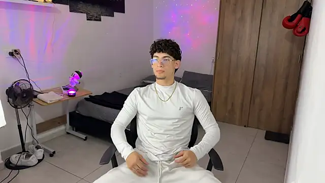 Kisan Smith online show from 11-20-25, 12:33