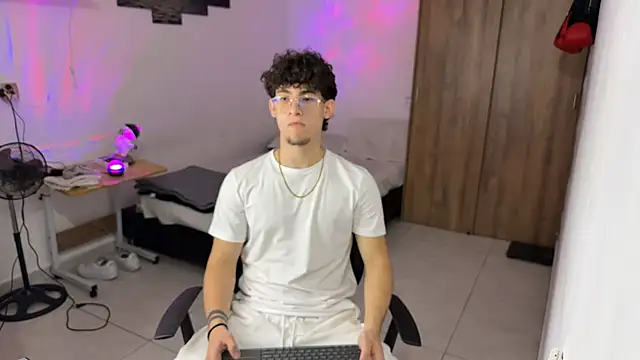 Kisan Smith online show from 11-14-25, 01:42