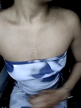 Snapshot of Leeeezzzz_roy chatting on 11-07-25, 08:35 Leeeezzzz roy online show from 11-07-25, 08:35