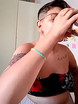 Snapshot of ConeNella chatting on 01-04-25, 06:30 ConeNella online show from 01-04-25, 06:30