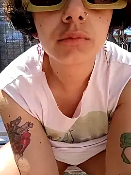 Snapshot of ConeNella chatting on 10-11-25, 04:52 ConeNella online show from 10-11-25, 04:52