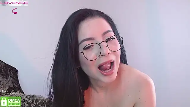 LauryMoons online show from 04-06-26, 10:33