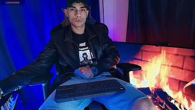 sexyboycolombi4 online show from 04-12-26, 09:45