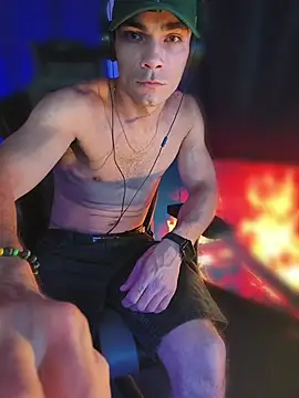 sexyboycolombi4 online show from 06-05-26, 03:11