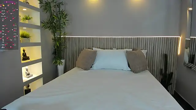 EmmilyCollson online show from 10-08-25, 05:13