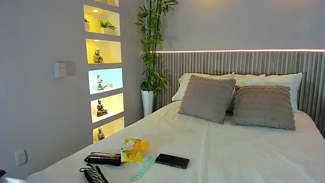 EmmilyCollson online show from 12-16-25, 05:17