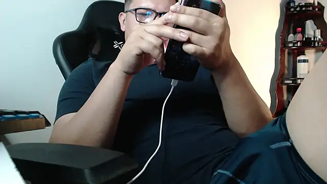 Snapshot of Plug_Control chatting on 02-27-26, 03:56 Plug Control online show from 02-27-26, 03:56