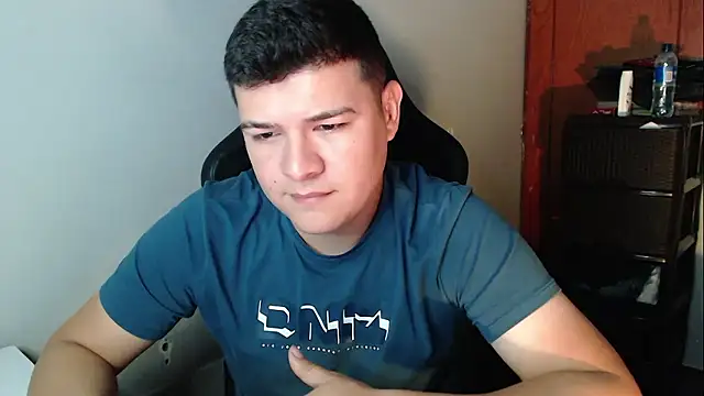 Snapshot of Plug_Control chatting on 01-13-26, 12:25 Plug Control online show from 01-13-26, 12:25