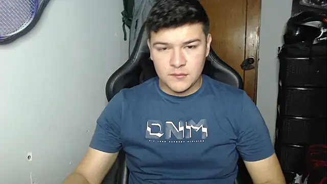 Snapshot of Plug_Control chatting on 12-05-25, 07:12 Plug Control online show from 12-05-25, 07:12